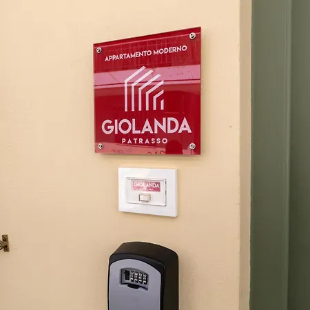 Giolanda Patrasso - Modern In The Center Of