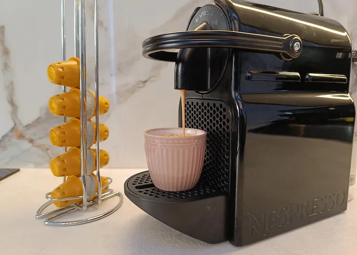 Giolanda Patrasso - Modern In The Center Of