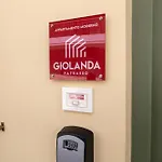 Giolanda Patrasso - Modern In The Center Of