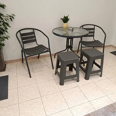 Giolanda Patrasso - Modern In The Center Of