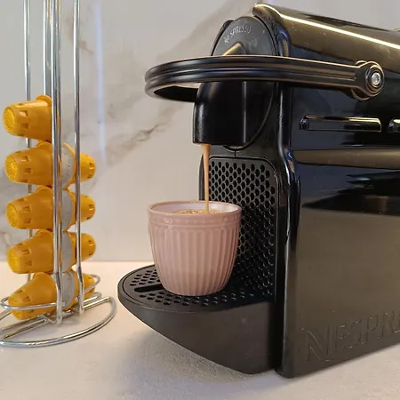 Giolanda Patrasso - Modern In The Center Of