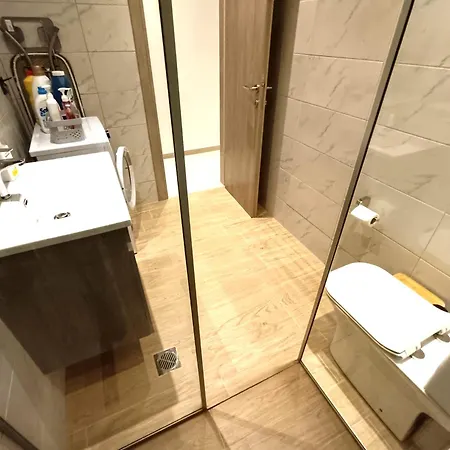 Giolanda Patrasso - Modern In The Center Of