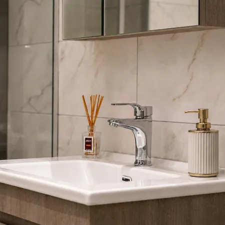 Giolanda Patrasso - Modern In The Center Of Apartament *