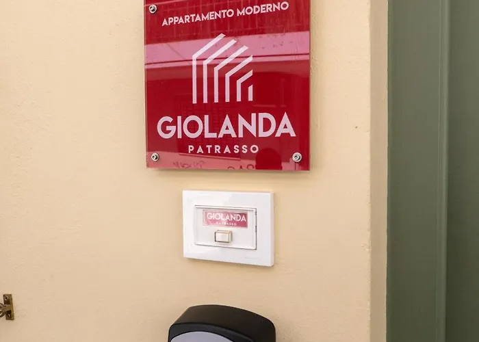Giolanda Patrasso - Modern In The Center Of
