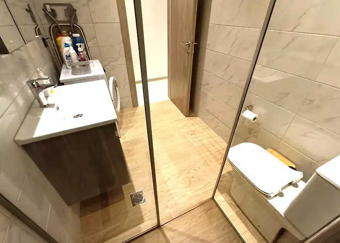 Giolanda Patrasso - Modern In The Center Of